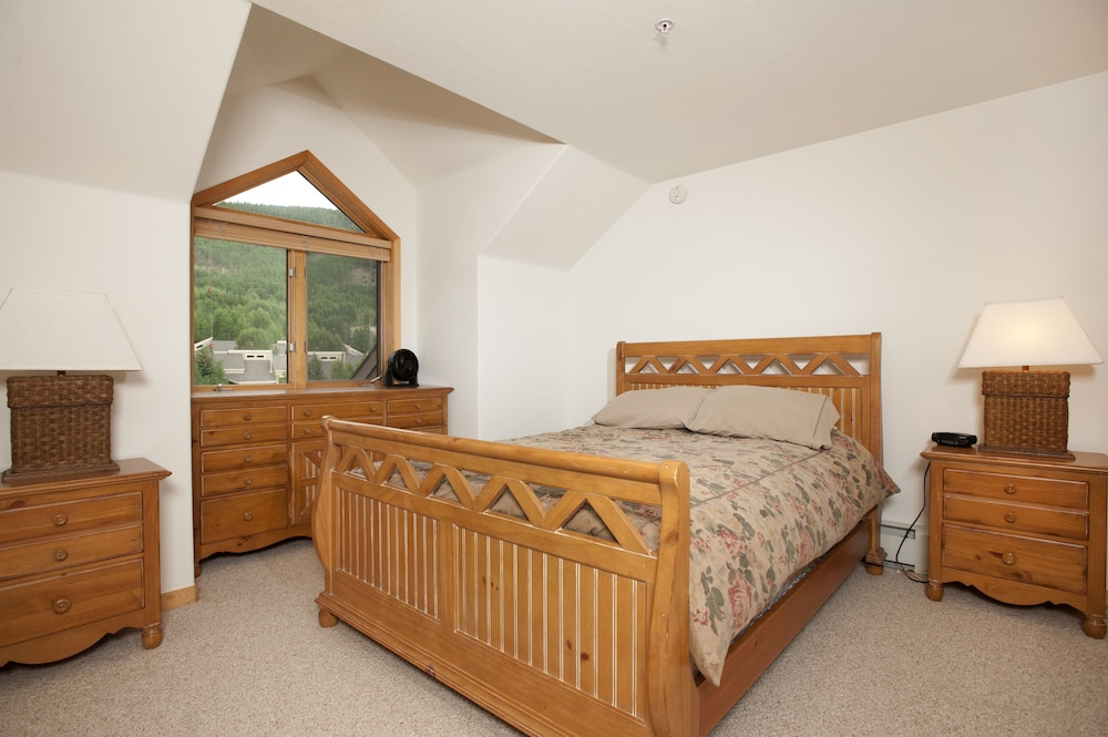 Gateway Mountain Lodge 25/75