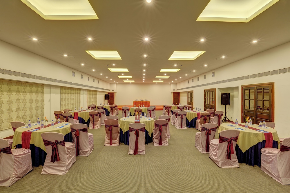 Aveda Kumarakom 25/50