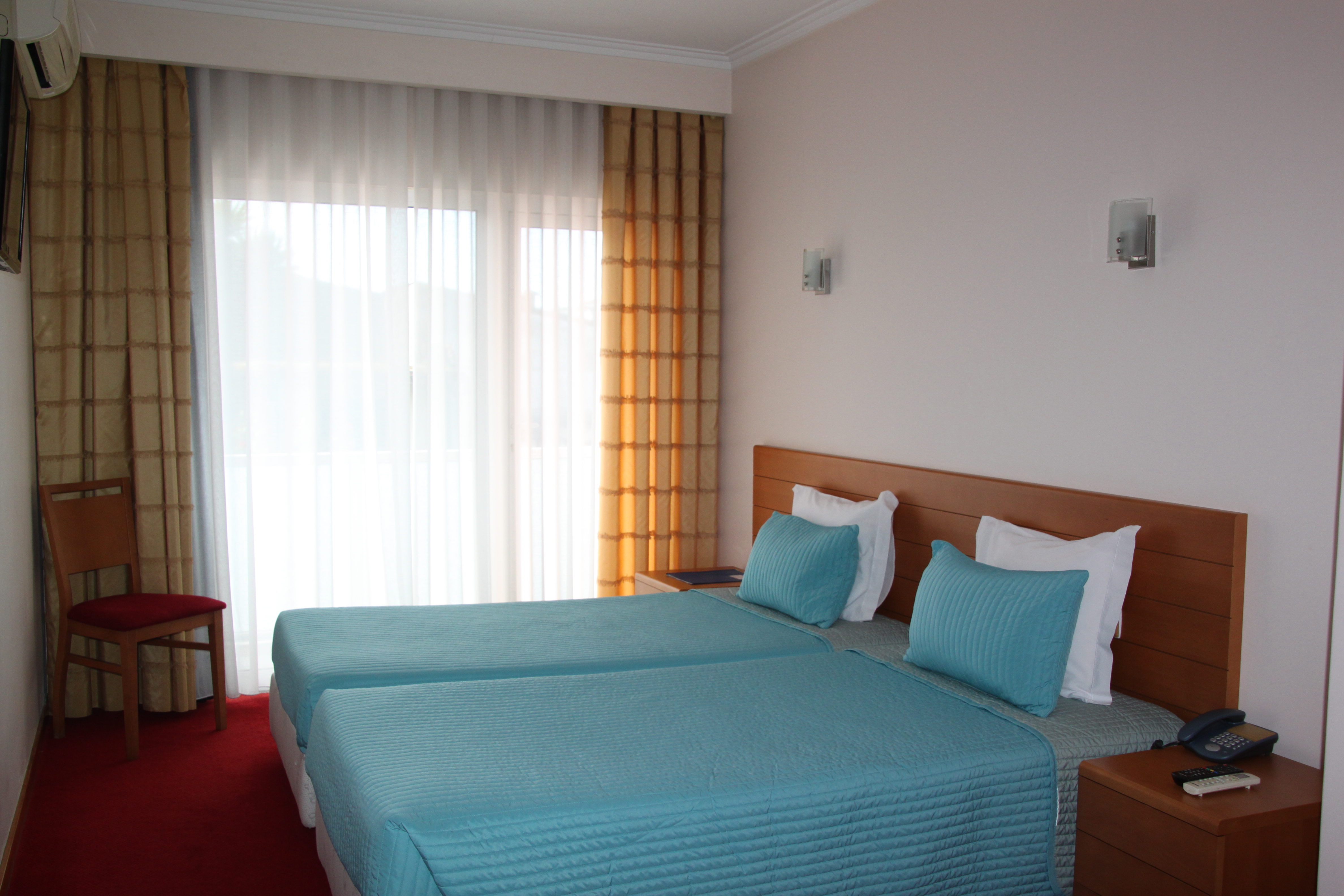 HOTEL QUASAR 7/35