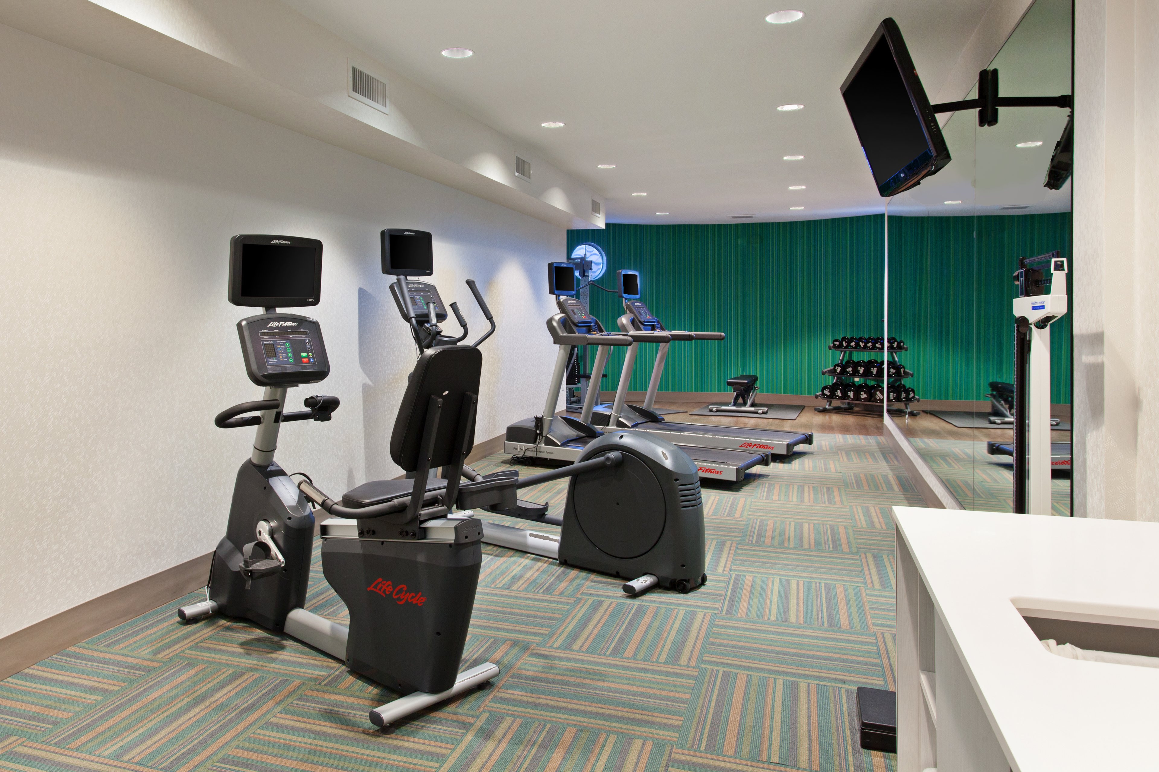 Holiday Inn Express Hotel & Suites Corona 39/57