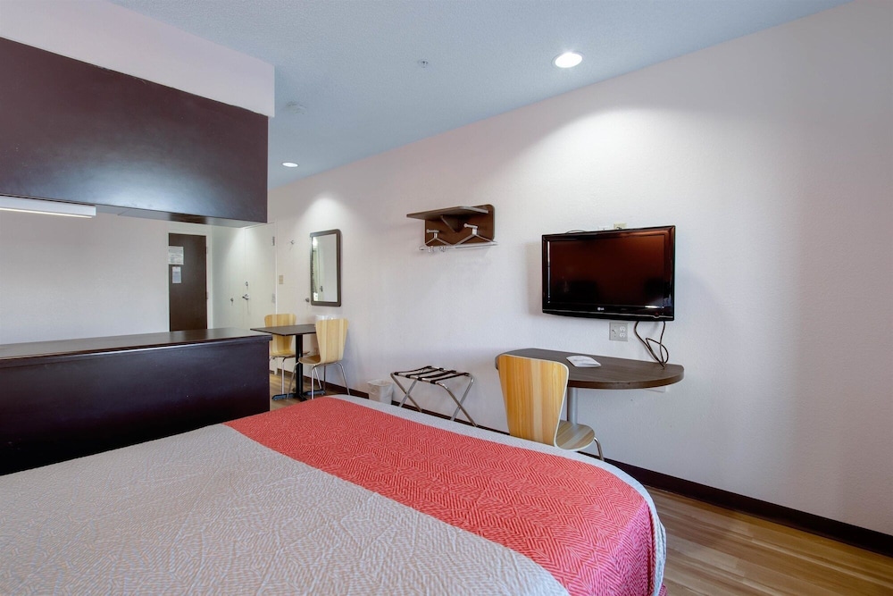 Motel6 El Paso, TX - Southeast 27/45