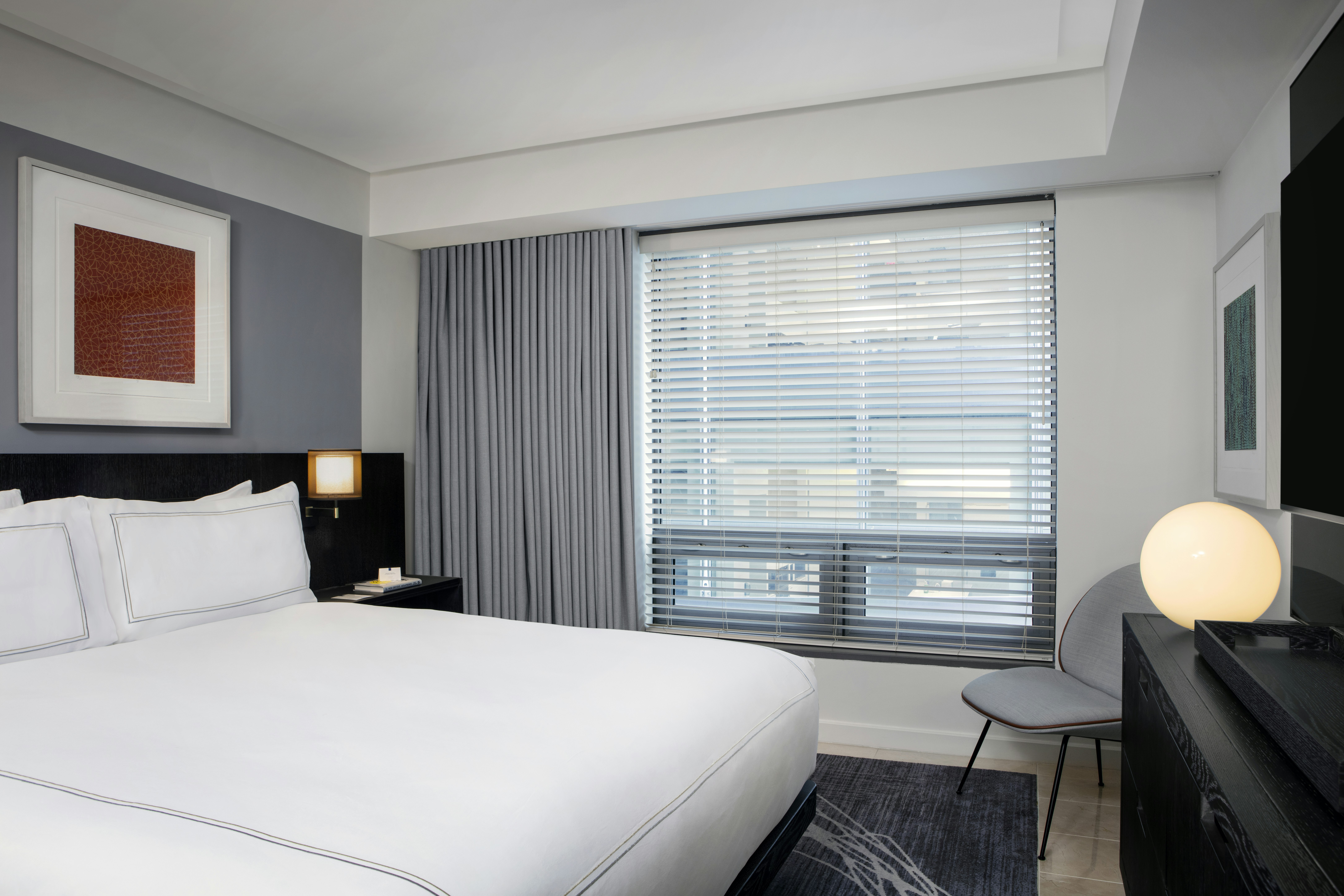 DELUXE, SUITE, KING BED, ACCESSIBLE