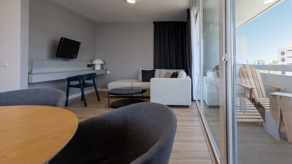 Coral Suites & Spa - Adults Only 54/64