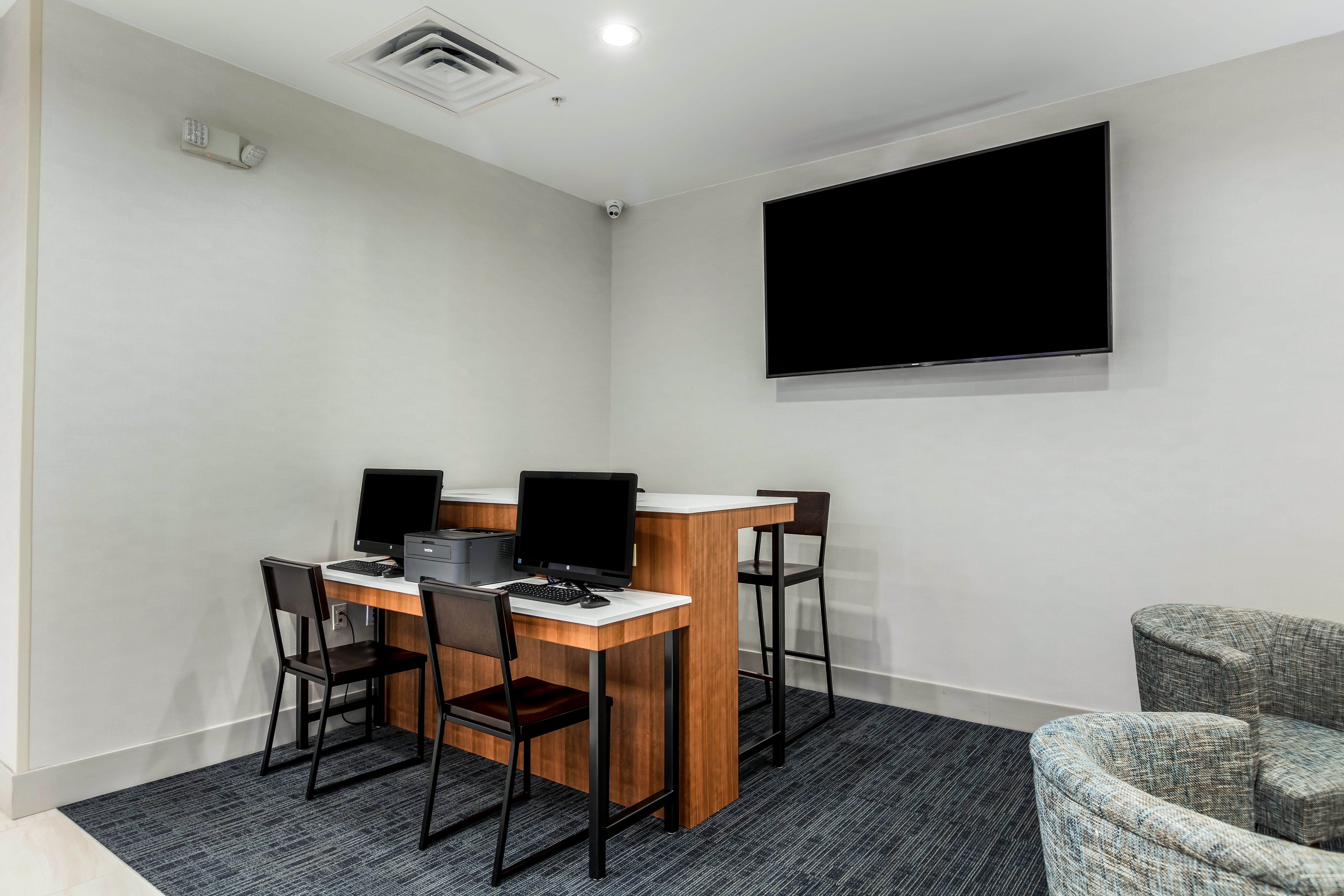 Holiday Inn Express Suites Jersey City North Hoboken 33/39