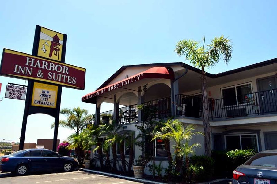 Harbor Inn and Suites Oceanside 1/6