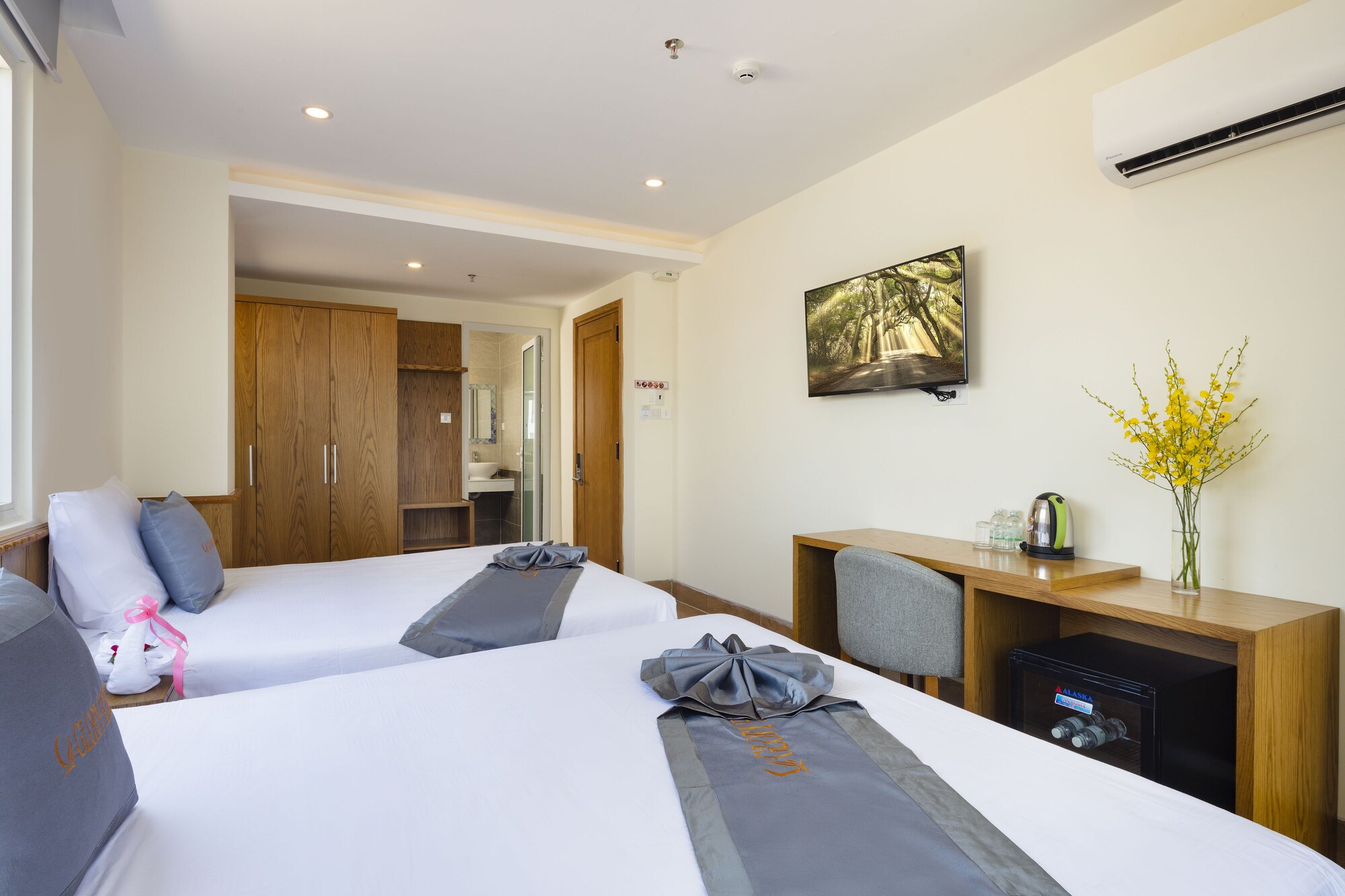 Premier, Queen Bed, Ocean View