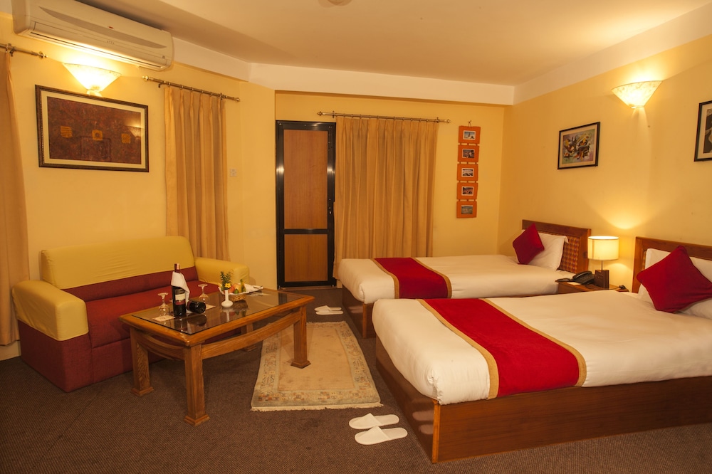 Royal Astoria Hotel 12/35
