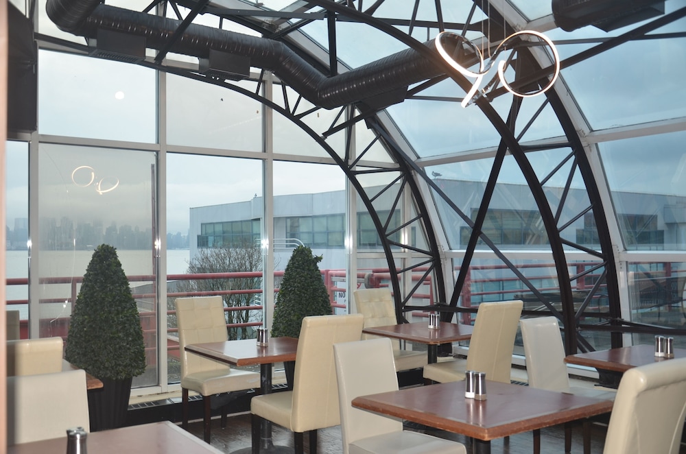 Lonsdale Quay Hotel 56/76