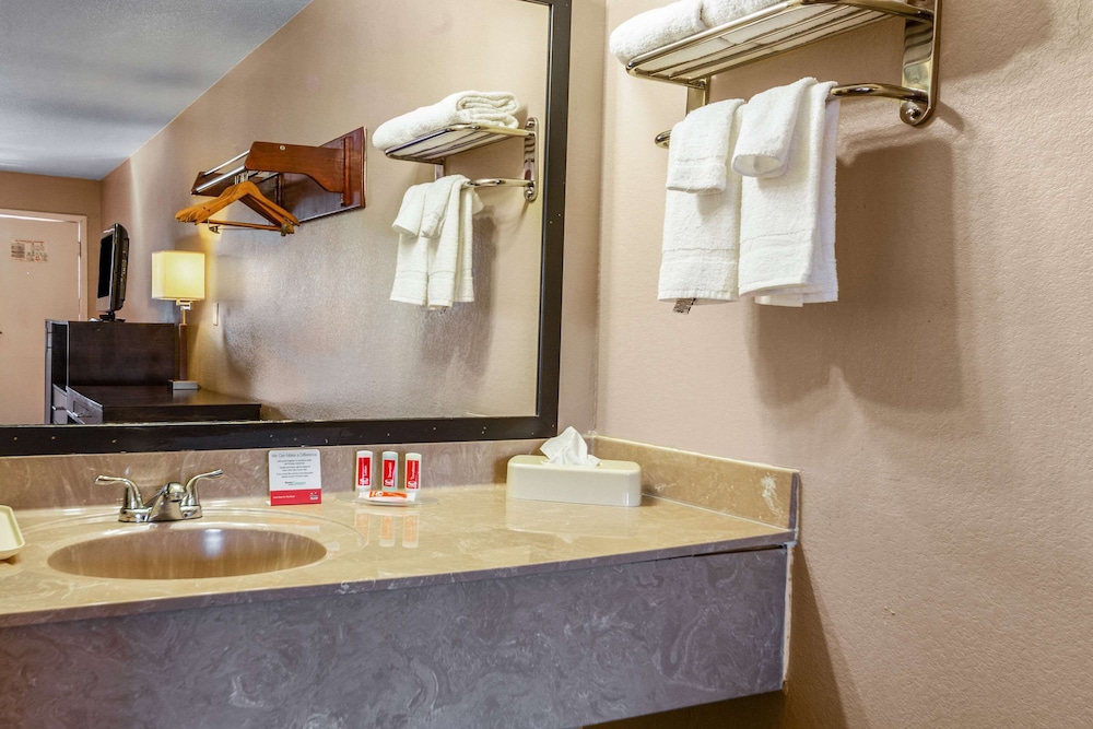 Econo Lodge Meridian 16/28