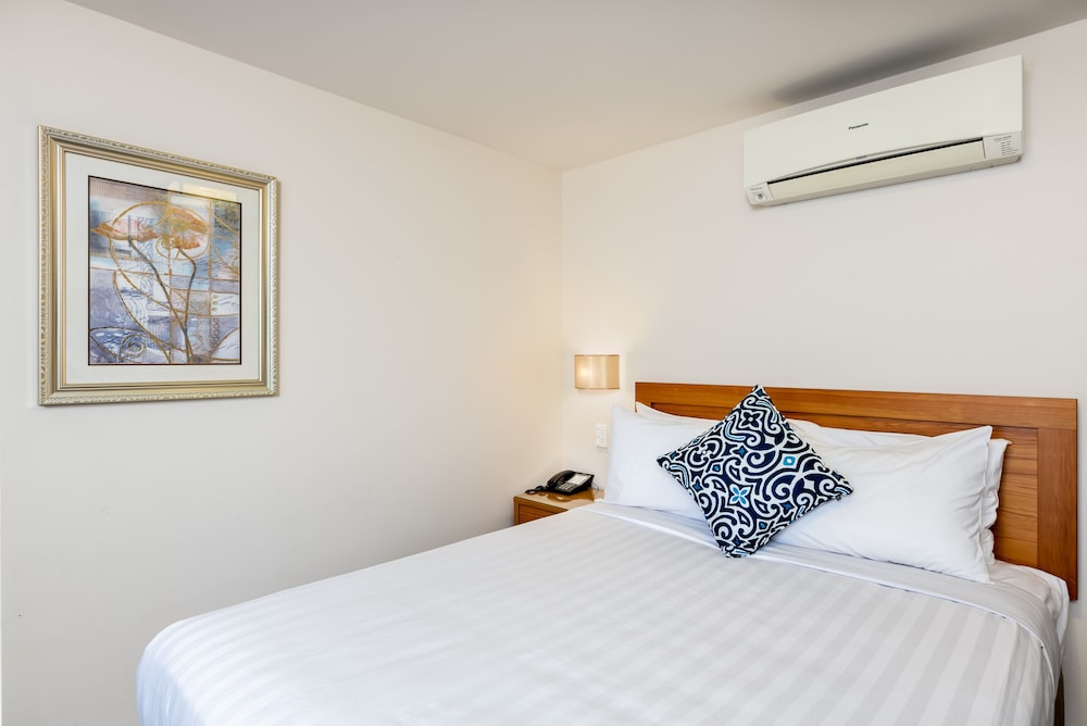 EXECUTIVE, SINGLE