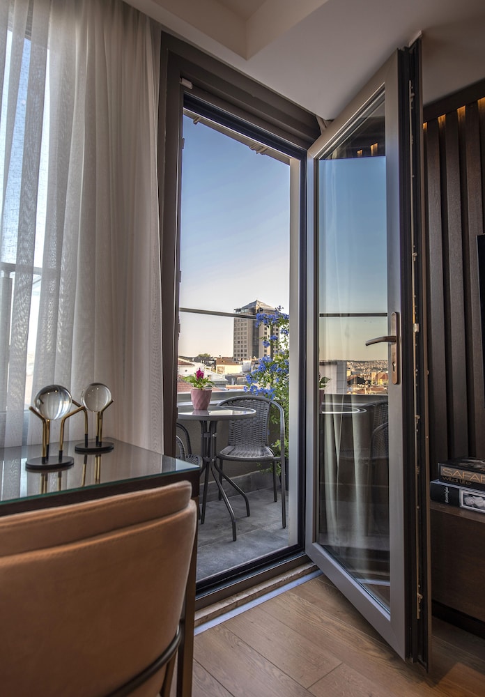Valente Suites Hotel 25/30
