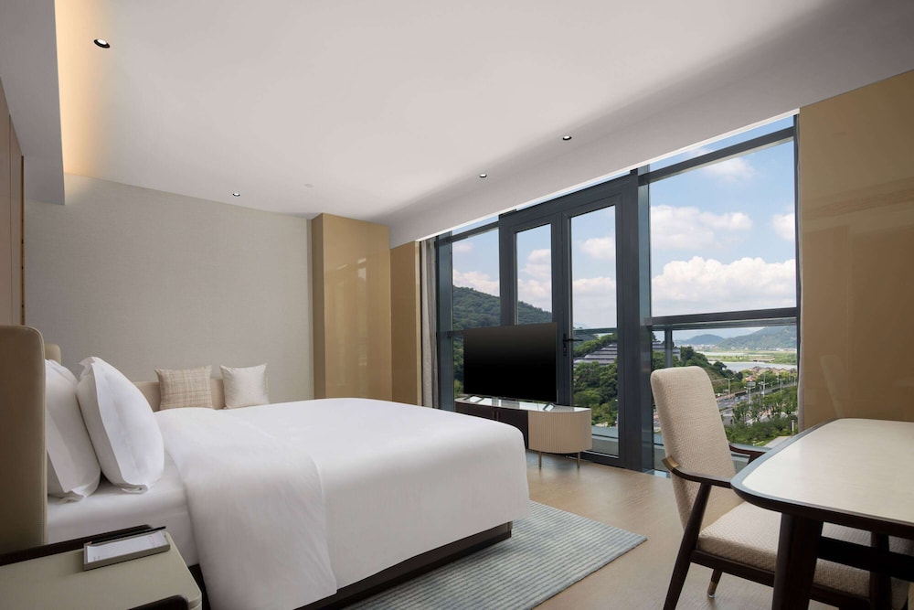 STANDARD, KING BED