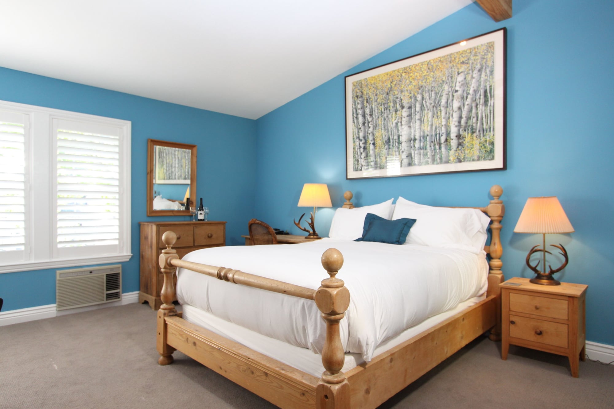 Lodge, King Bed