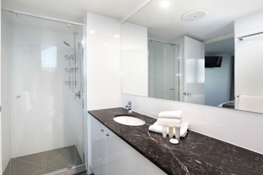 PENINSULAR BEACHFRONT RESORT 68/69