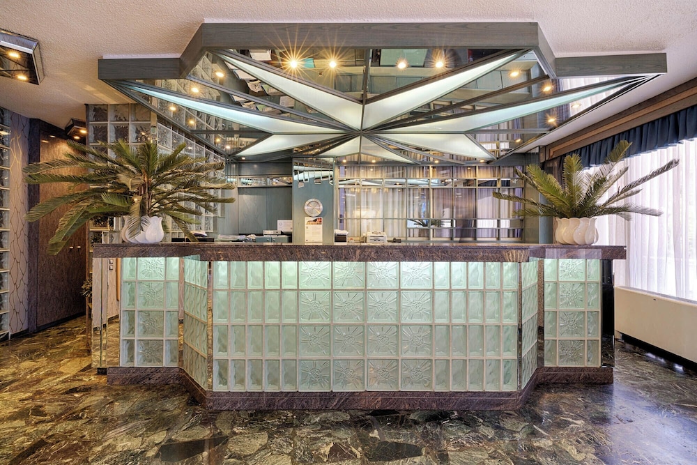 Xenophon Hotel 15/77