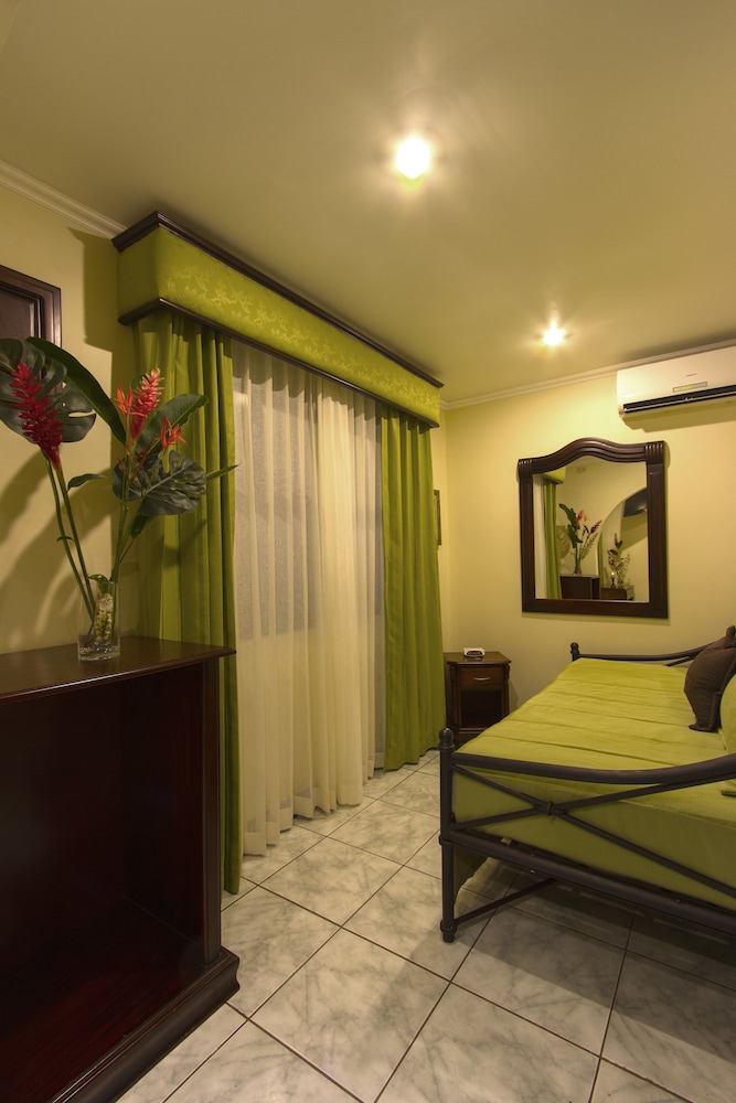Hotel Iguana Verde 5/34