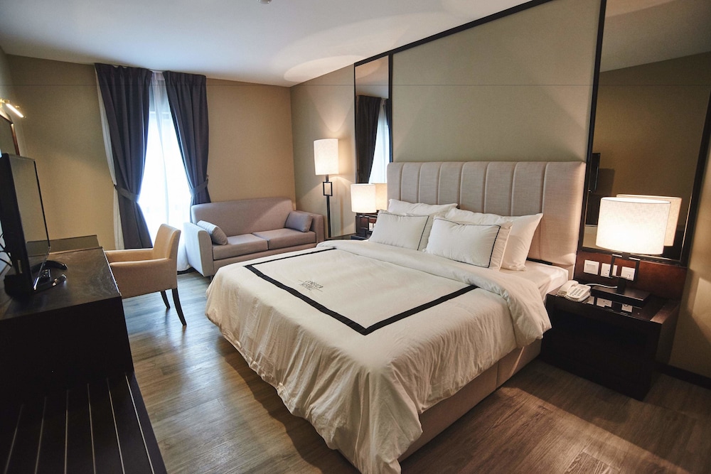 Corsica Hotel 8/35