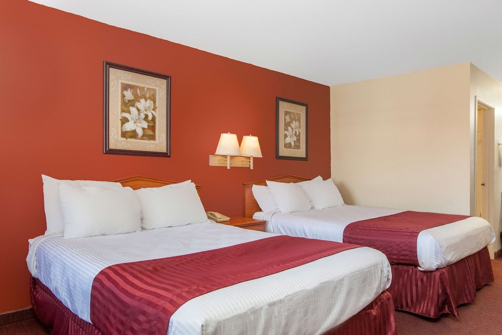 DELUXE, 2 QUEEN BEDS