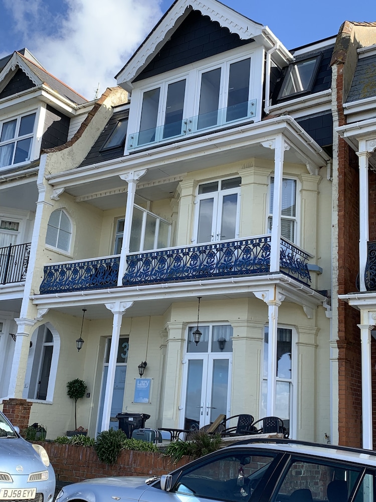 Lazy Waves Boutique B&B 2/50