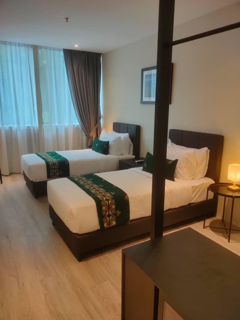 DELUXE, TWIN BEDS