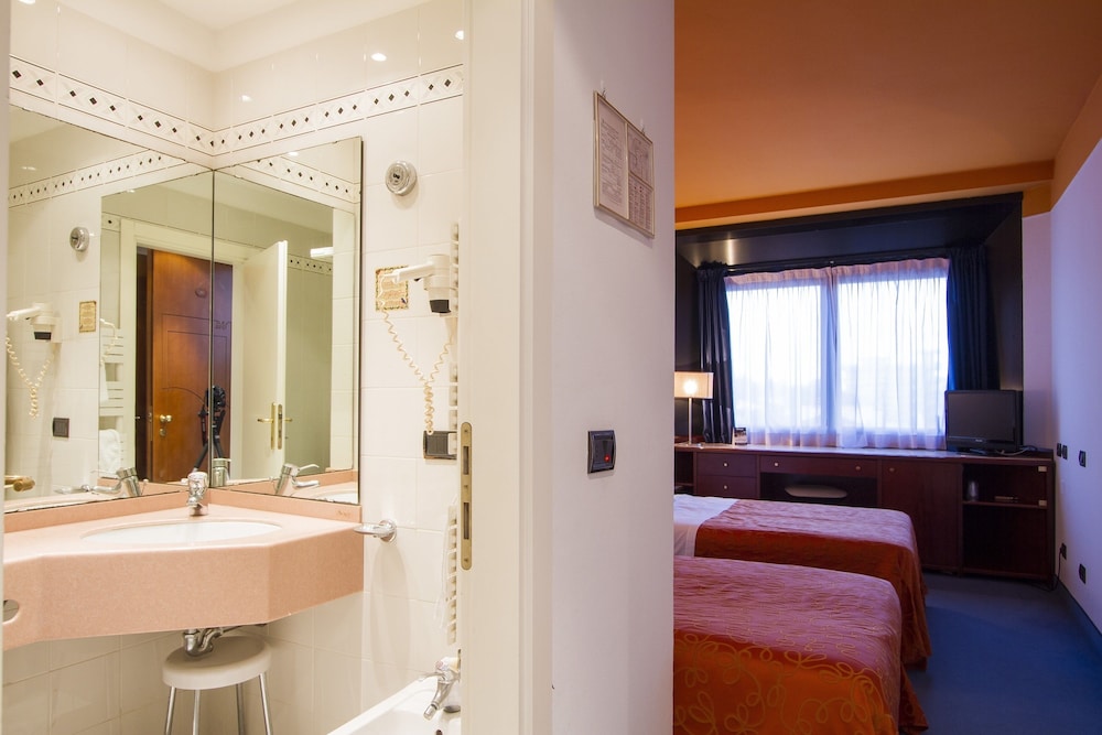 Hotel Sirena 6/40
