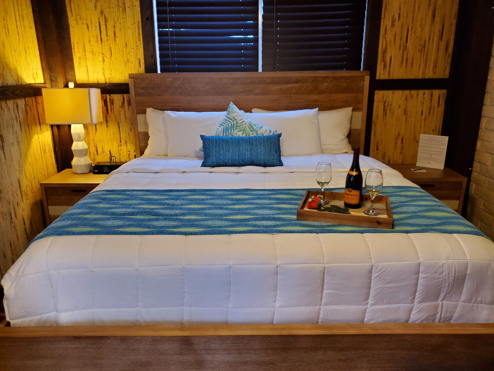 Tree Top, Guest Room, Traditional, King Bed
