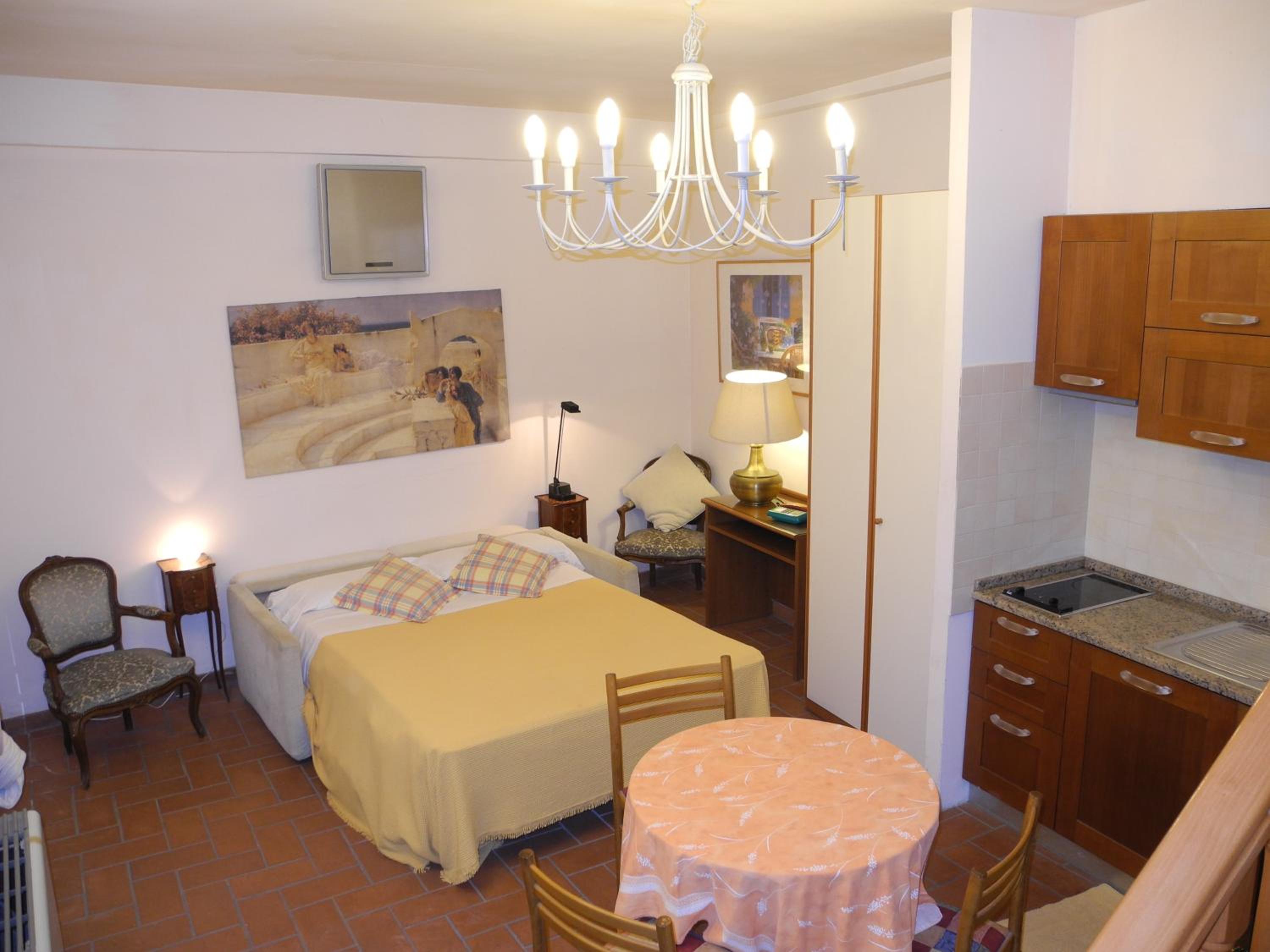 Maisonette، CORONA 4/8