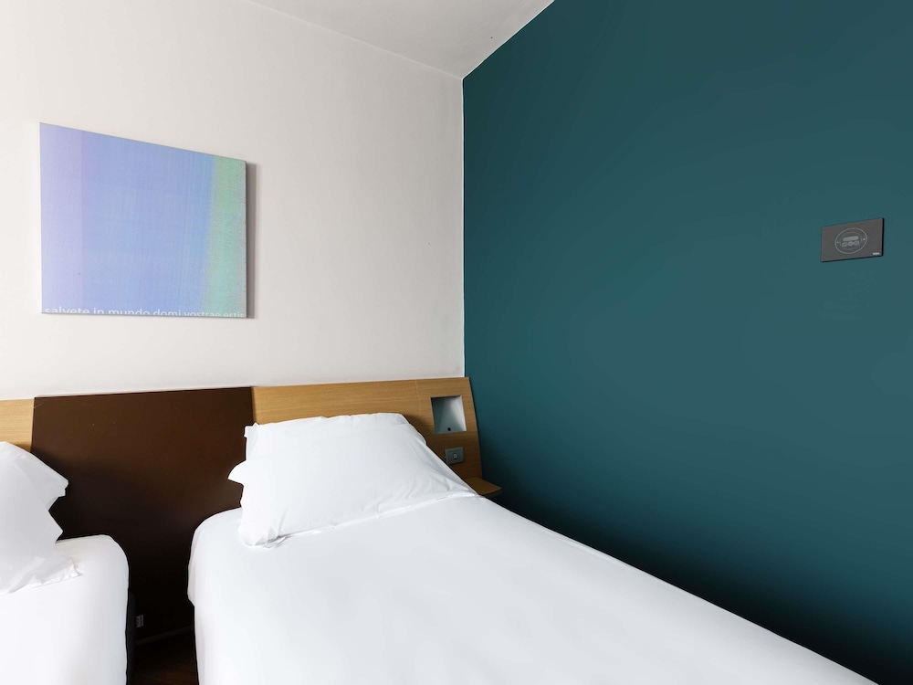 غرفة قياسية بسريرين منفصلين، NOVOTEL CASERTA SUD 9/10
