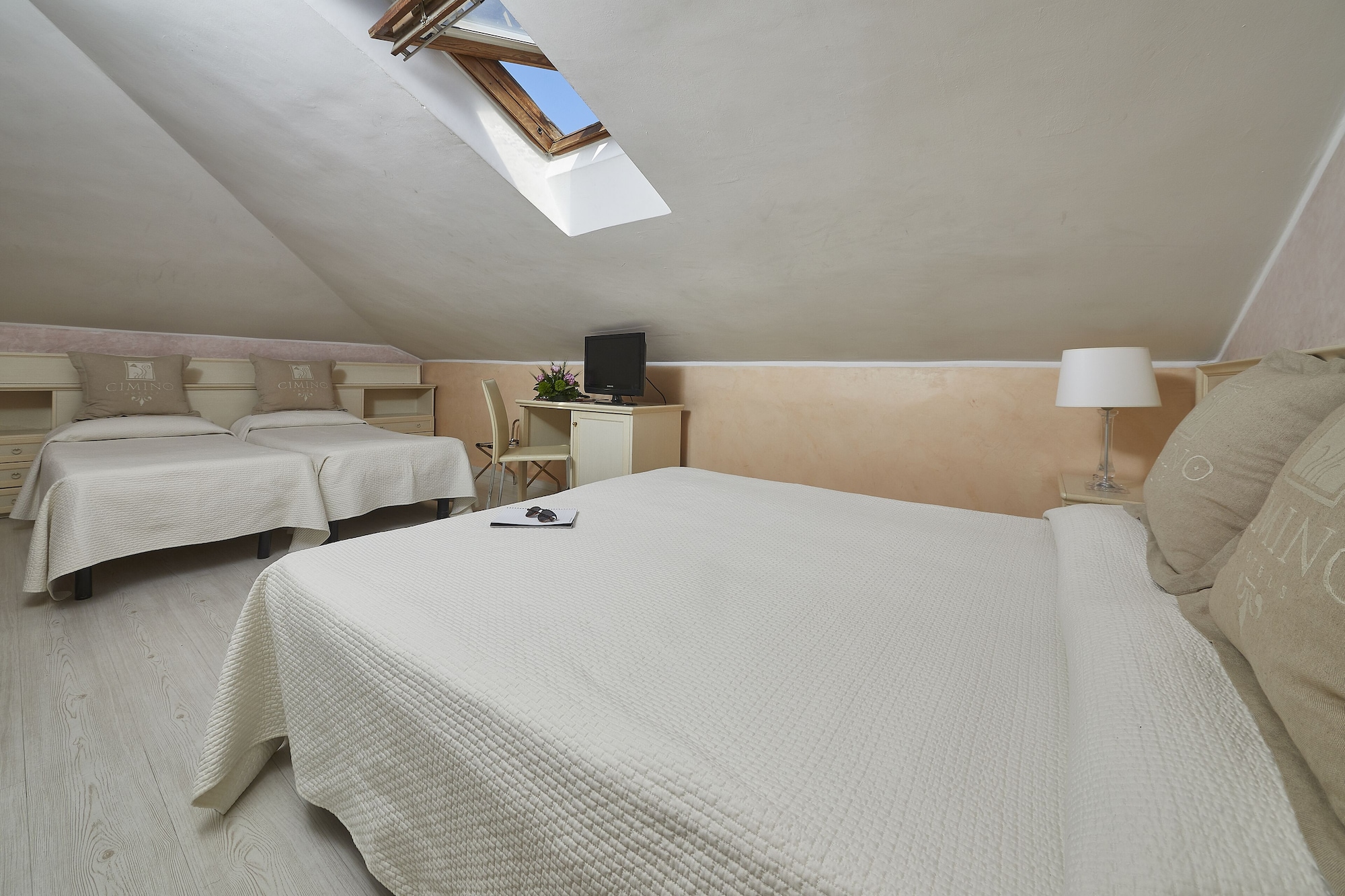 ECONOMY, DOUBLE BED