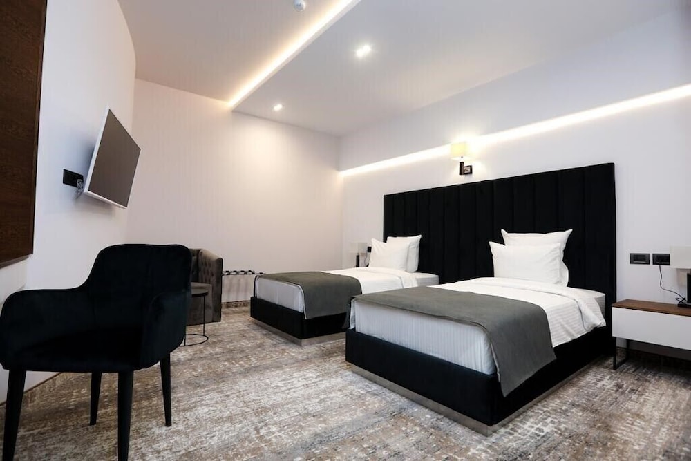 Aghababyan S Hotel 43/77