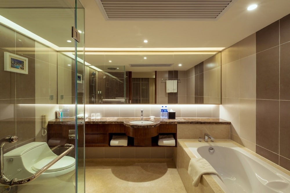 GRAND SKYLIGHT CATIC HOTEL 48/50