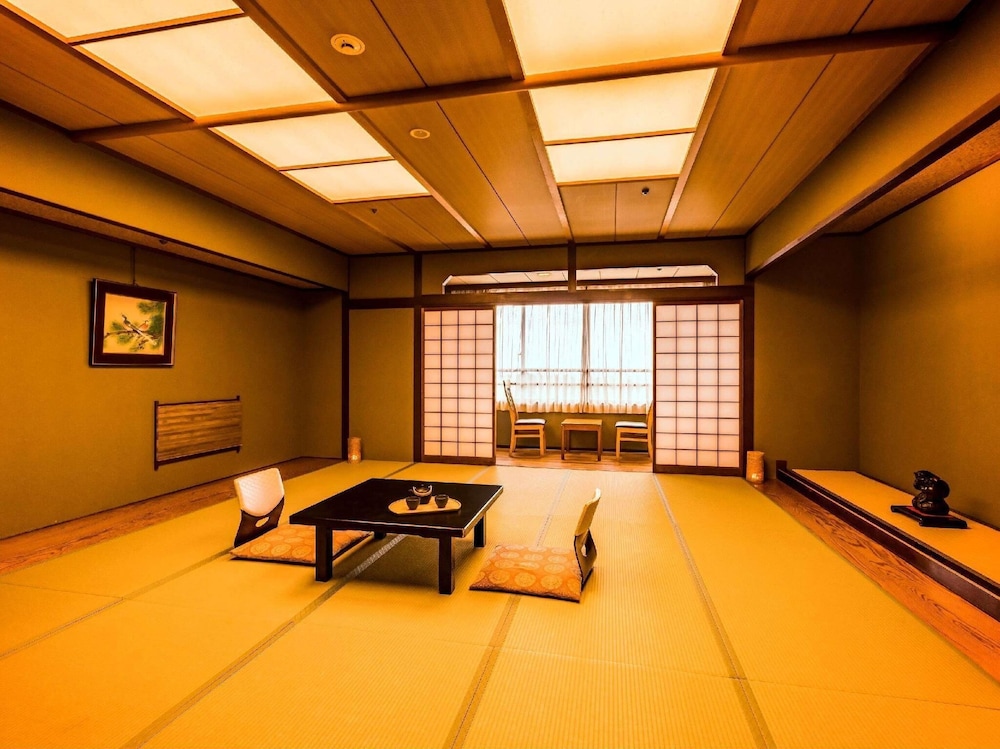 Japanese, Standard, 7 Futon Beds, No Bathroom, Tatami