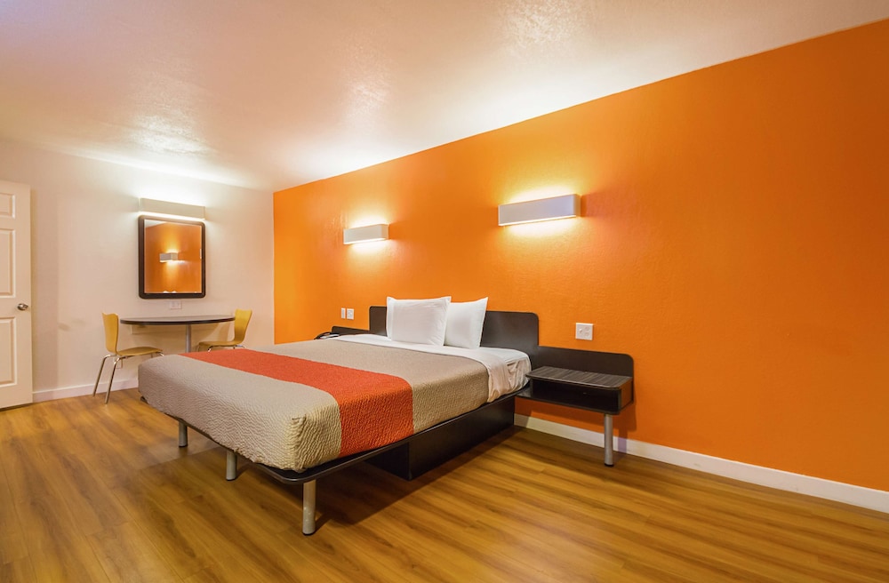 Motel6 Garland, TX - Northeast Dallas 32/43