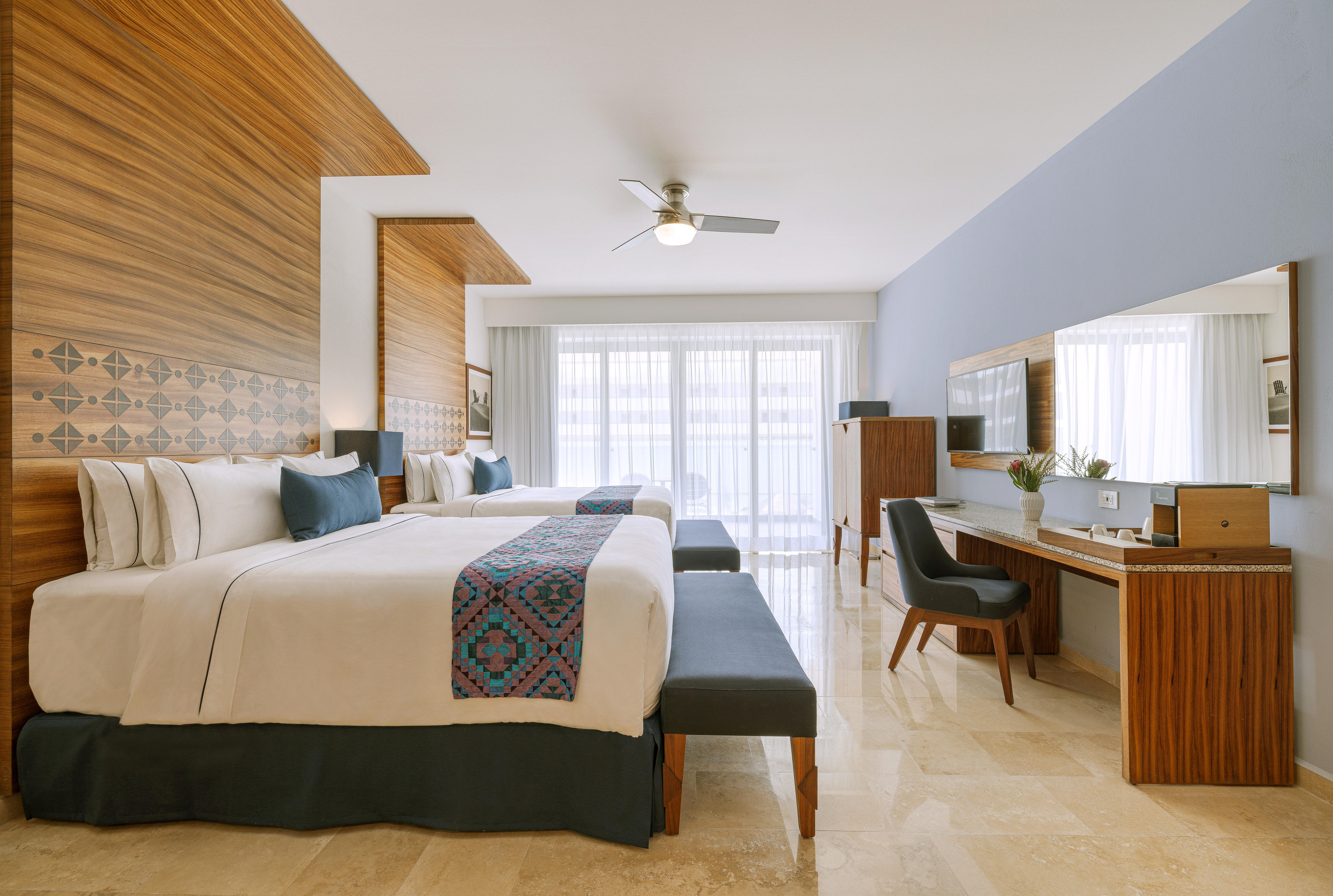 Junior Suite, 2 Queen Beds, Sea View, Balcony