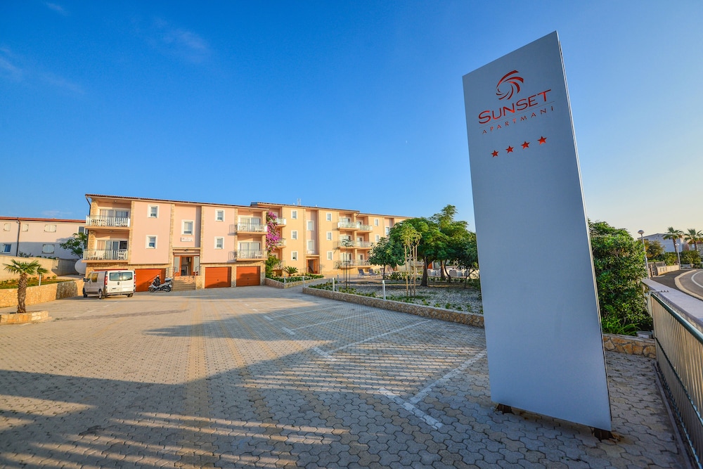 Sunset Apartments 12/18