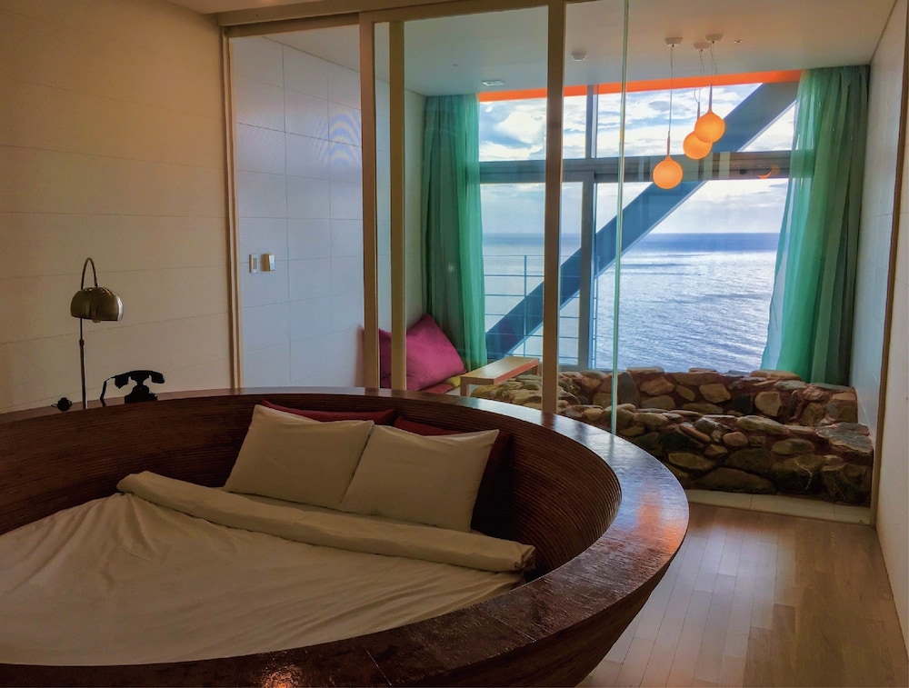 Haslla Art World Museum Hotel 49/64