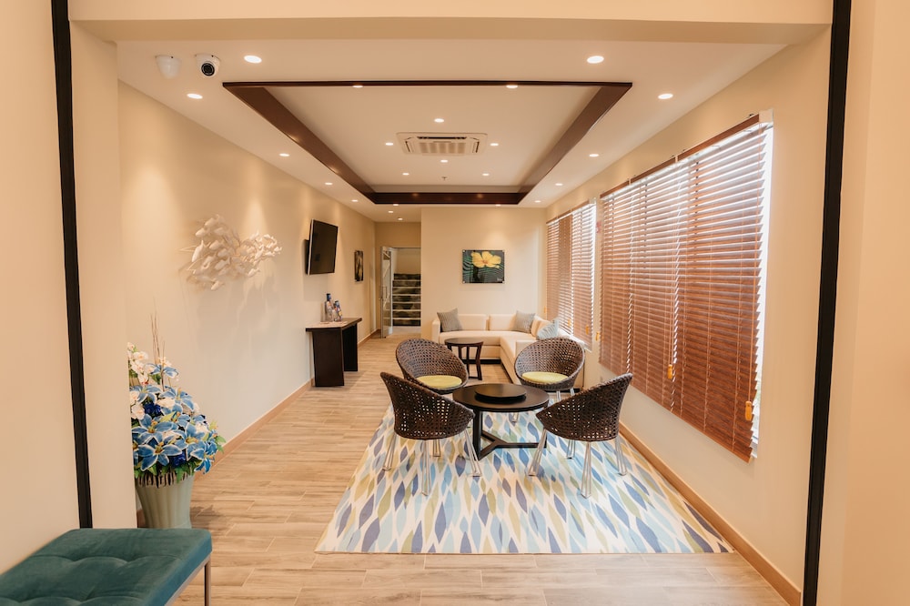 Surfrider Resort Hotel 59/79