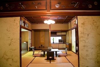 Sakura, 4 Rooms, 4 Futon Beds