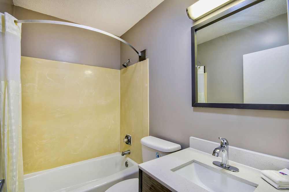 Motel6 Jeffersonville, IN - Louisville 30/33