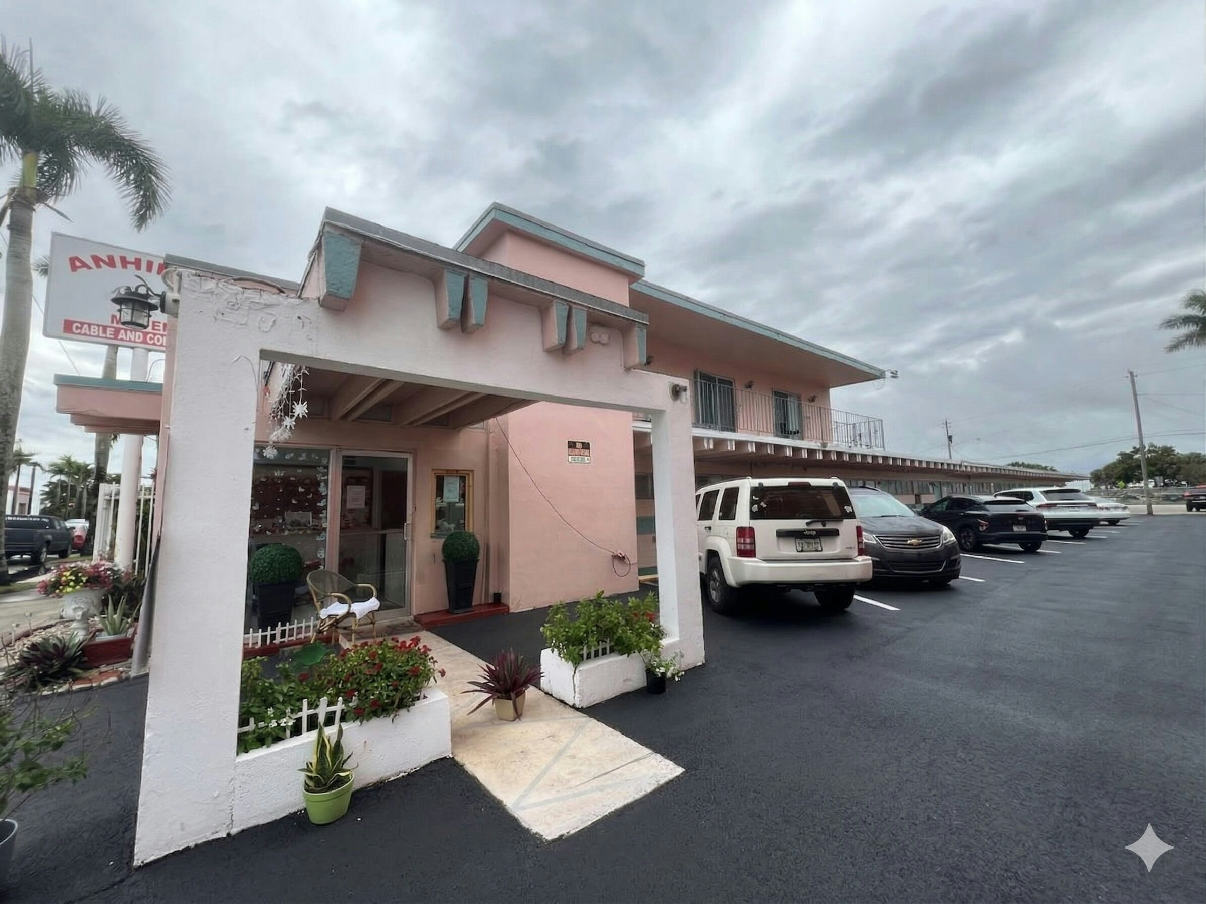 OYO Anhinga Motel 23/28