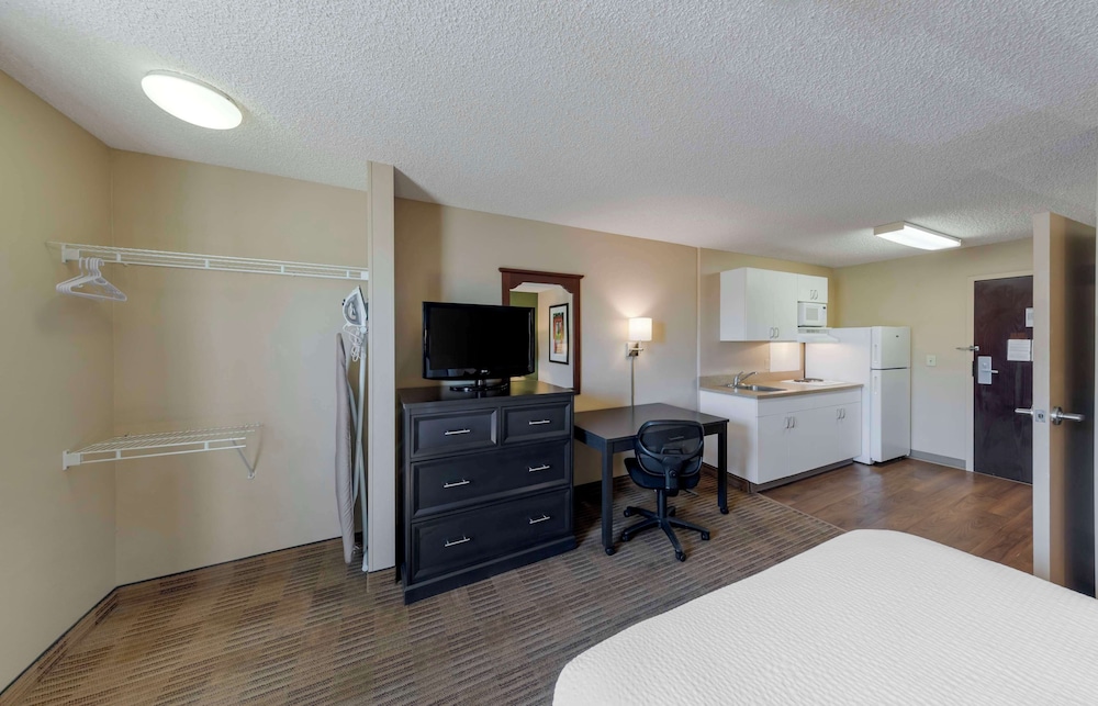 Extended Stay America Suites Orange County Katella Ave 39/51