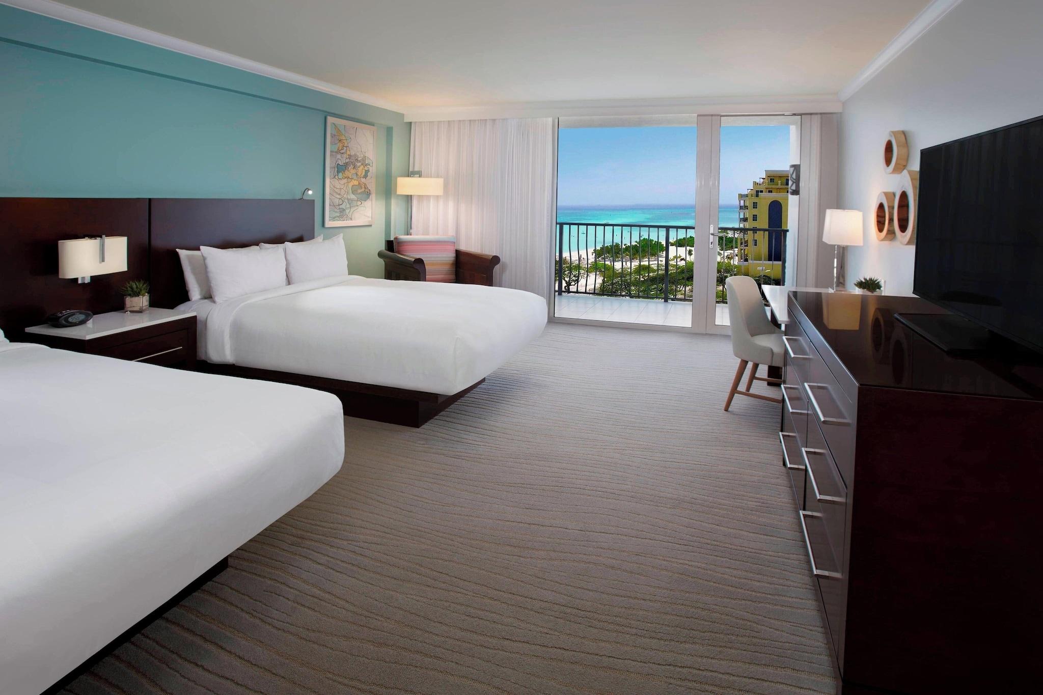 Club, 2 Queen Beds