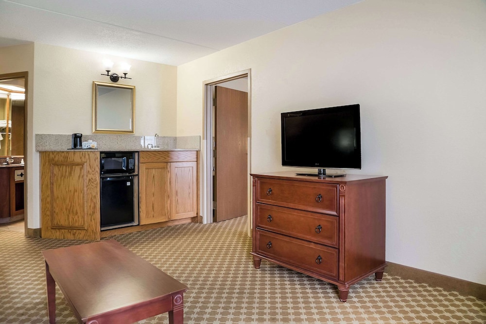 Quality Inn and Suites Saginaw, MI 41/47