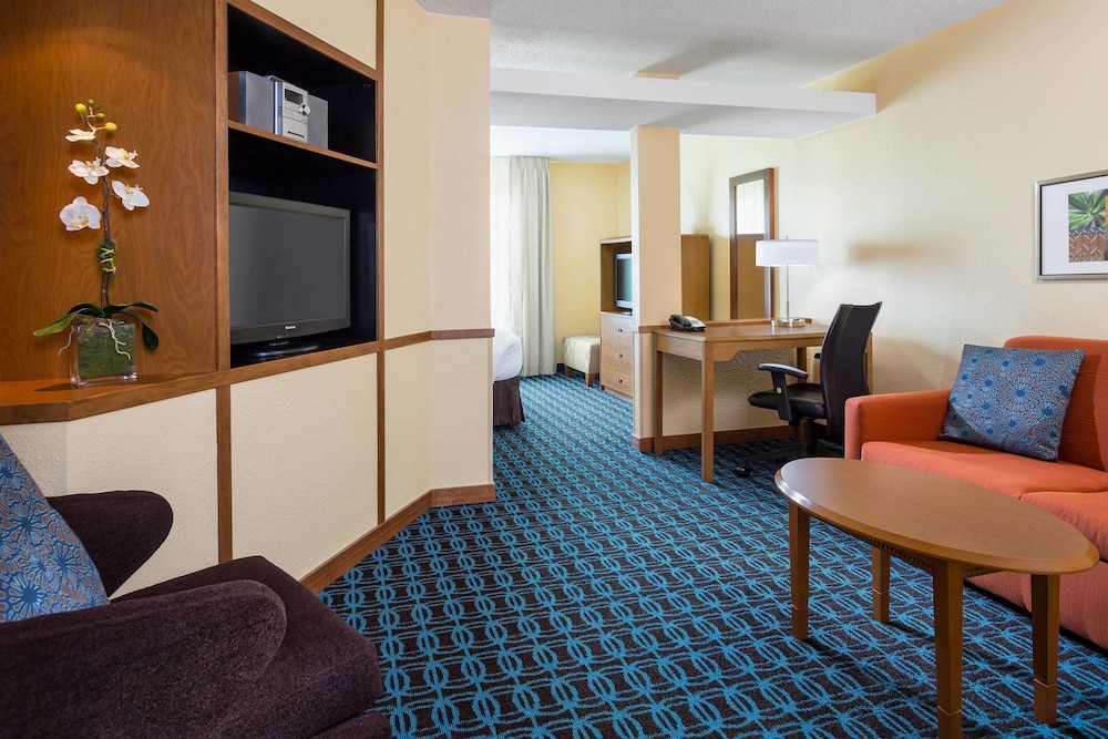 Fairfield Inn And Suites By Marriott Valparaiso 3/17