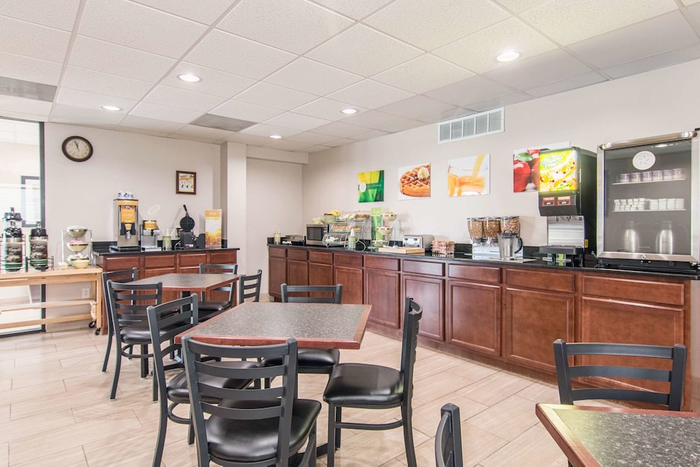 Quality Inn Foristell, MO 40/48