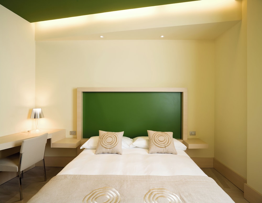 Eos Hotel 27/72
