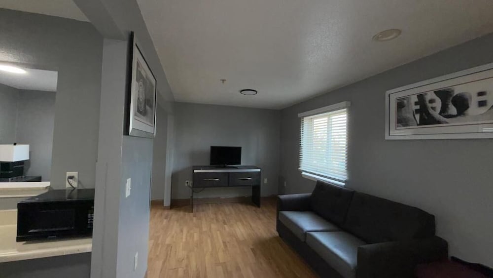 Welcome Suites Hazelwood Extended Stay Hotel 35/59