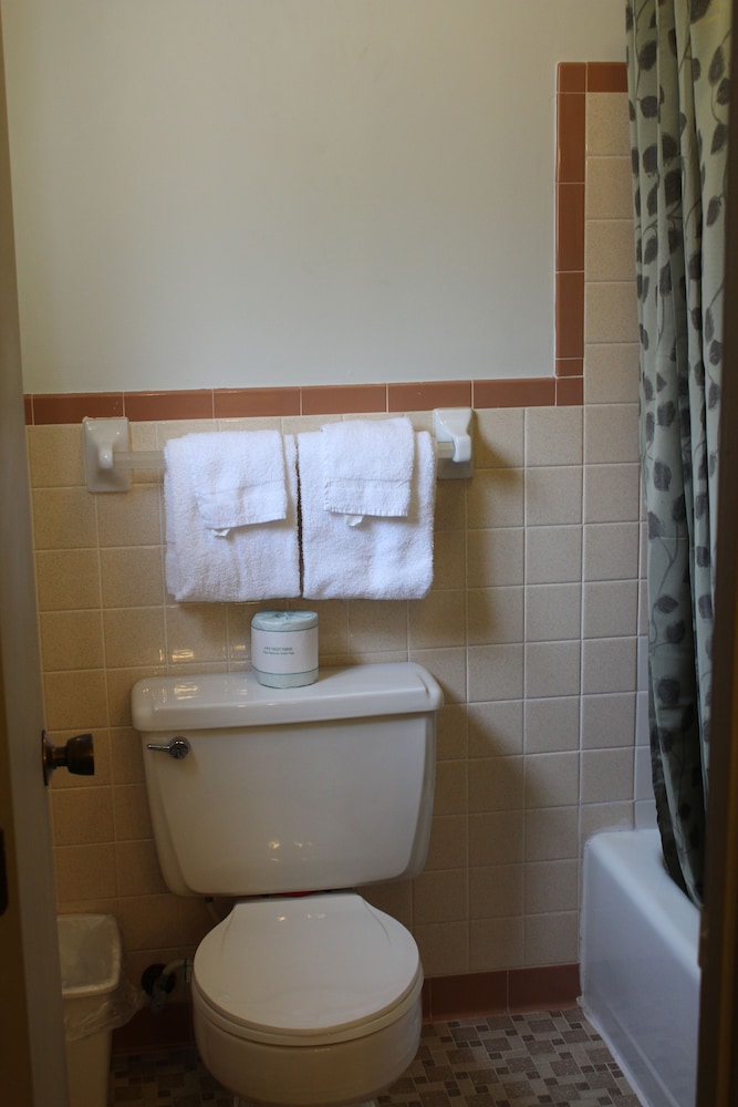 Colonial Inn Franklin 19/35