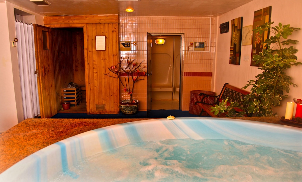 swimming pool spa