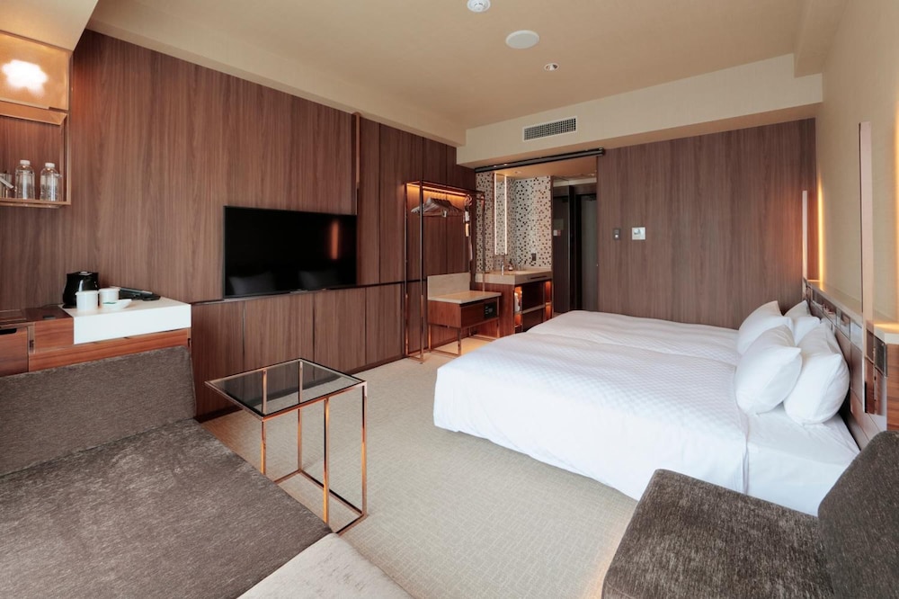 ROOM, TWIN BEDS, SOFA
